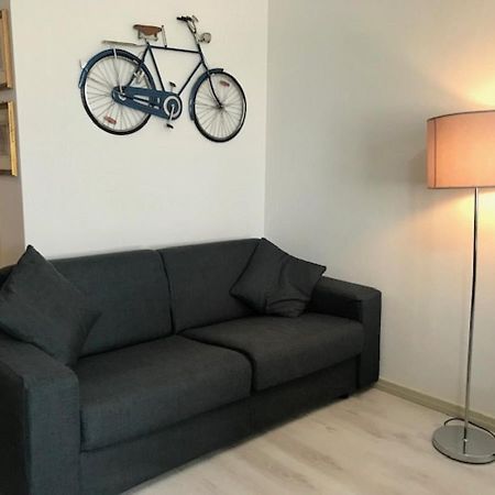 Bikes And Flowers ألغيرو المظهر الخارجي الصورة